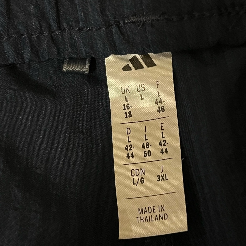 Adidas Front inverted Pleat  Navy Athletic Shorts, size Large - Picture 8 of 8